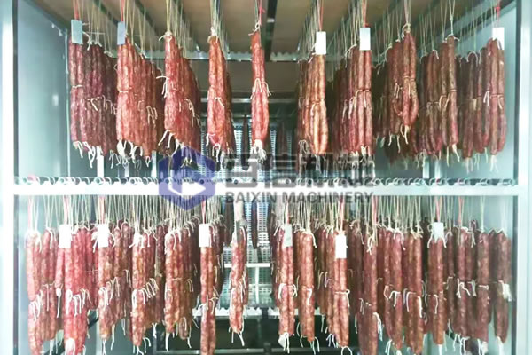 香腸烘干生產現(xiàn)場